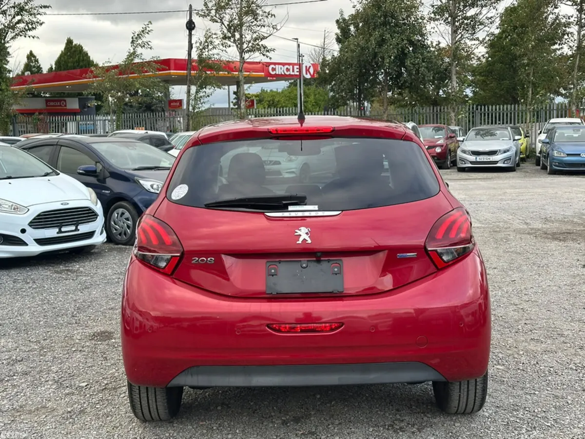 Peugeot 208 Hatchback, Petrol, 2017, Red