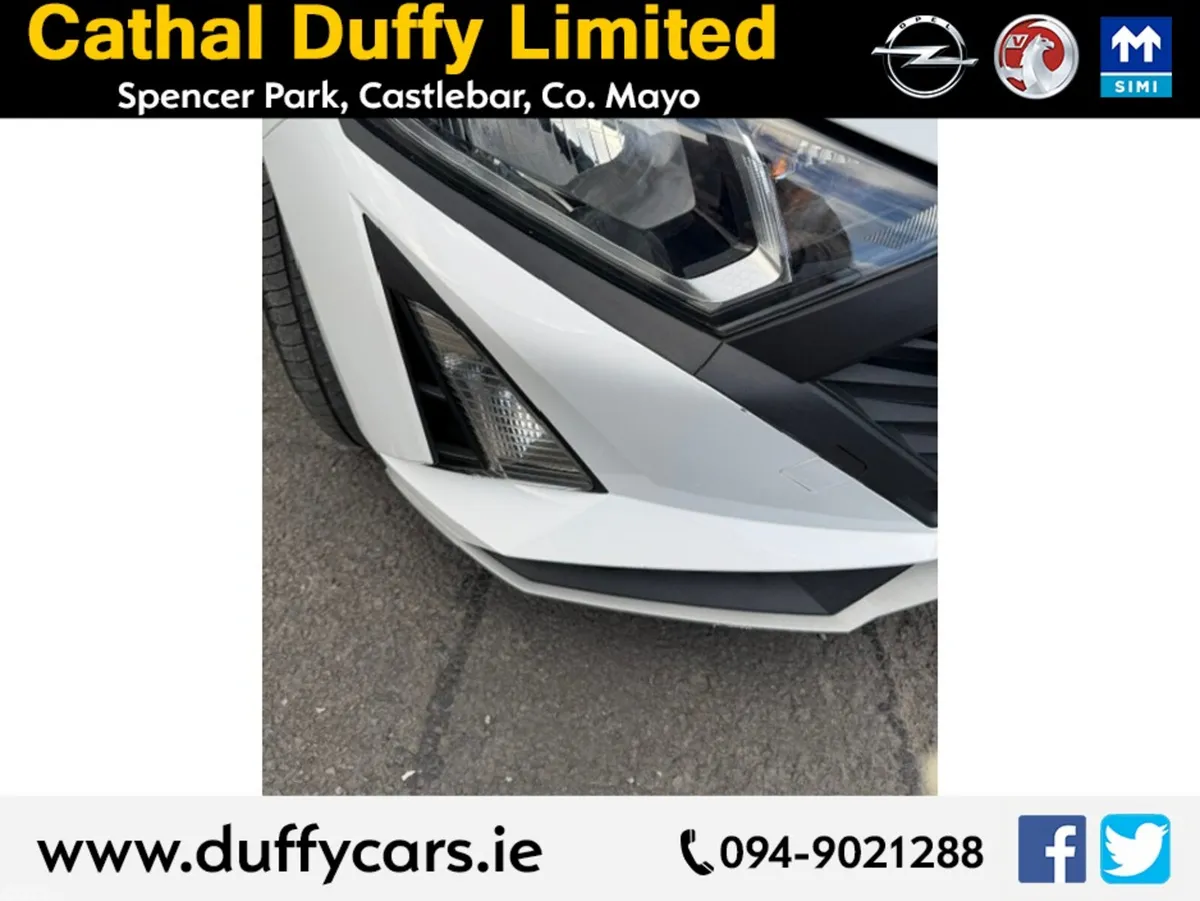 Hyundai i20 Hatchback, Petrol, 2024, White