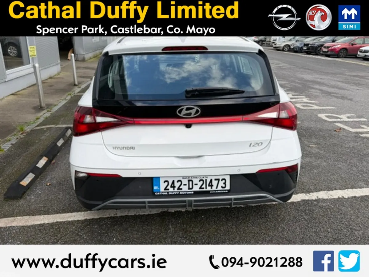 Hyundai i20 Hatchback, Petrol, 2024, White