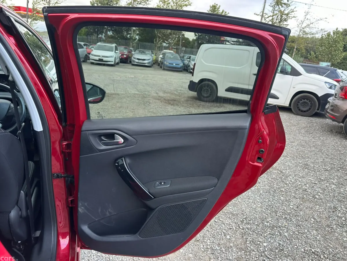 Peugeot 208 Hatchback, Petrol, 2017, Red