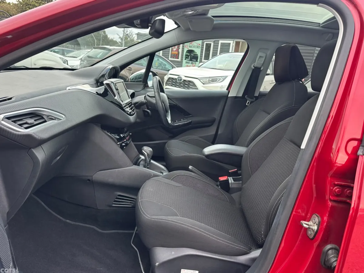 Peugeot 208 Hatchback, Petrol, 2017, Red