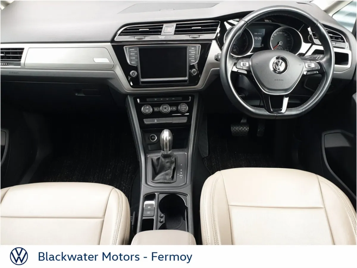 Volkswagen Touran Hatchback, Petrol, 2017, White