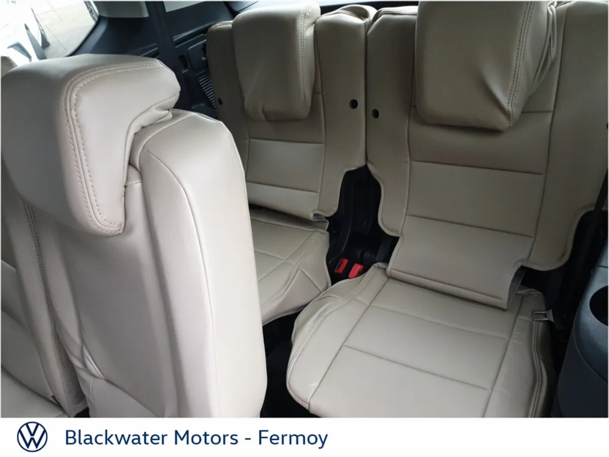 Volkswagen Touran Hatchback, Petrol, 2017, White