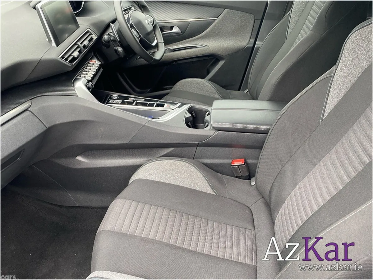 Peugeot 5008 MPV, Diesel, 2023, White
