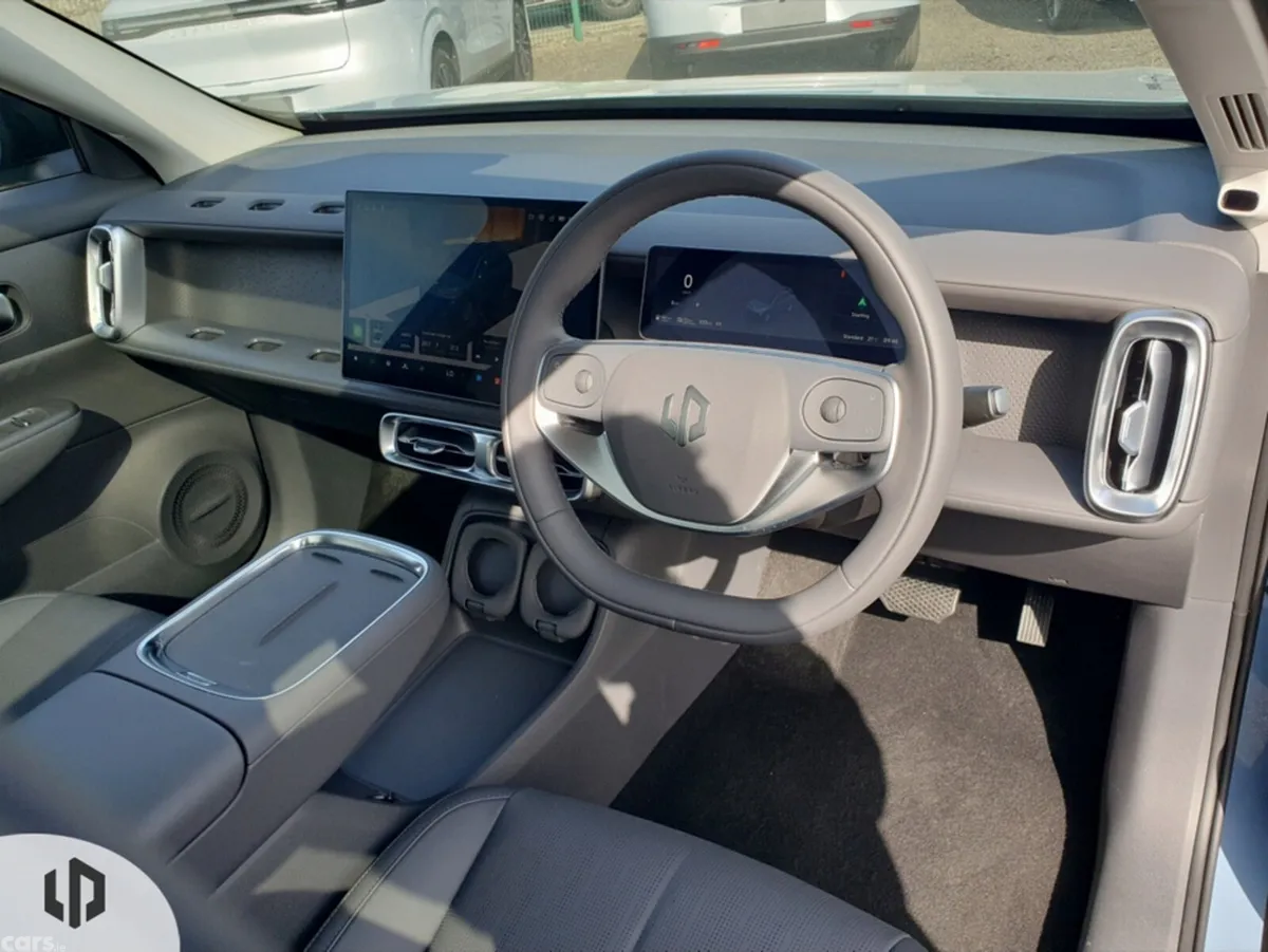 Leapmotor B10 SUV, Petrol Plug-in Hybrid, 2027, Blue