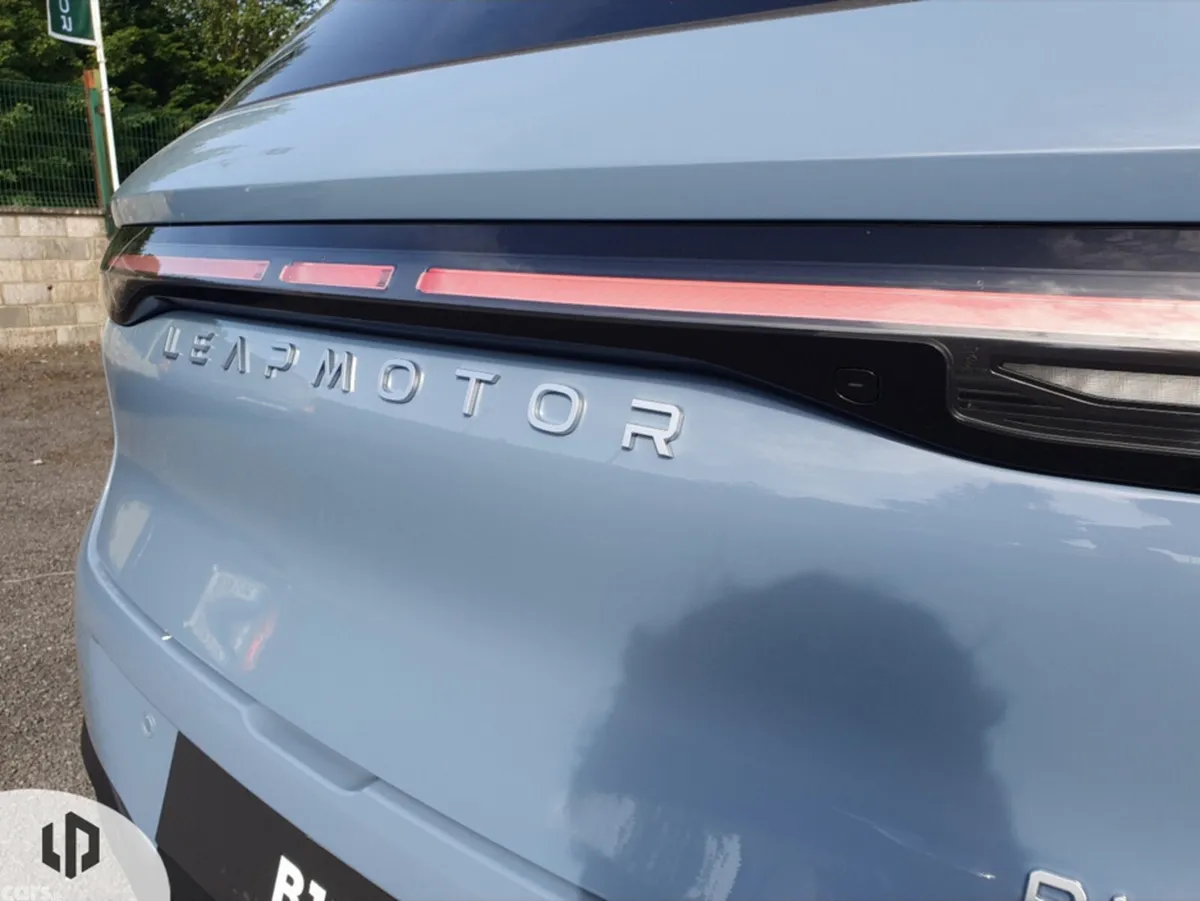 Leapmotor B10 SUV, Petrol Plug-in Hybrid, 2027, Blue