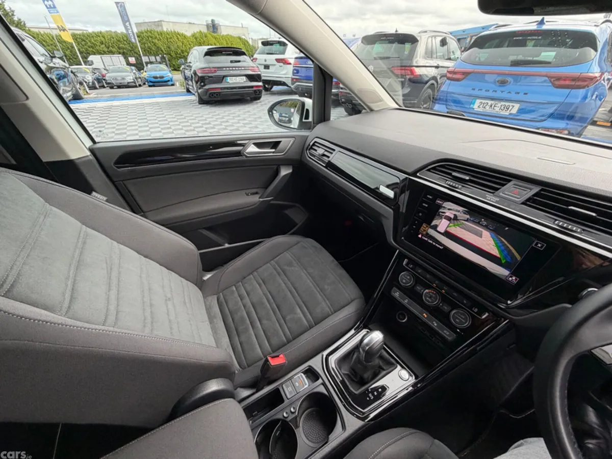 Volkswagen Touran MPV, Diesel, 2019, White