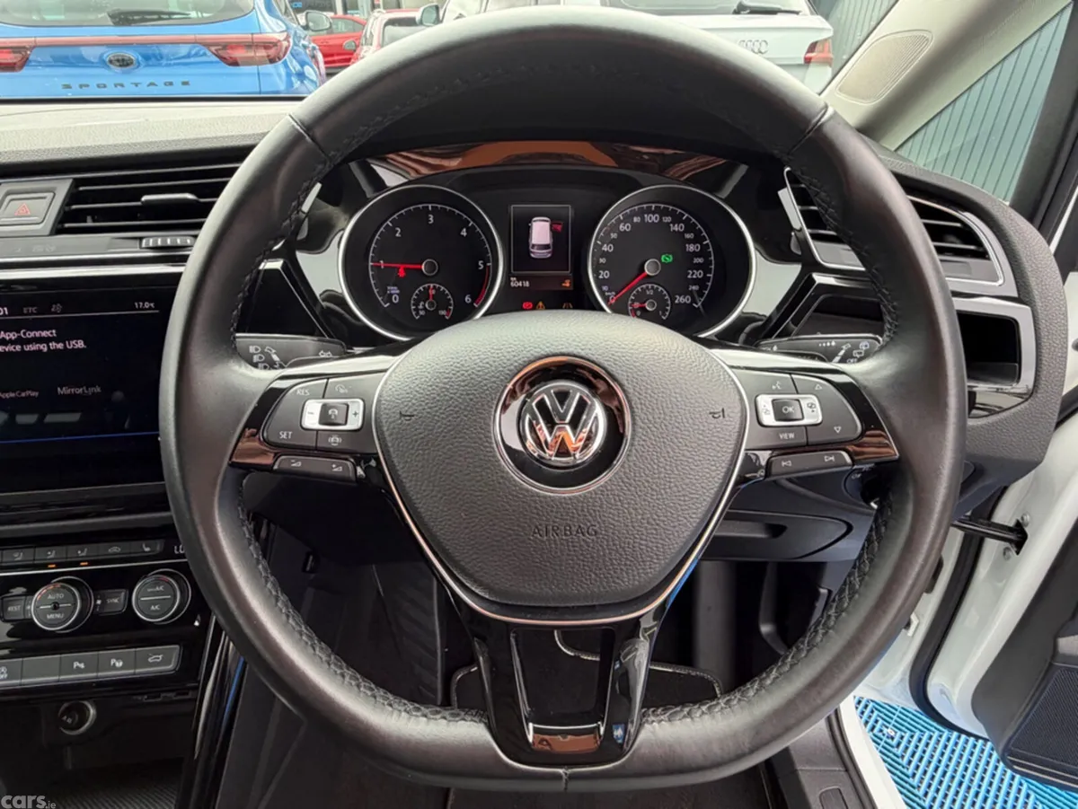 Volkswagen Touran MPV, Diesel, 2019, White