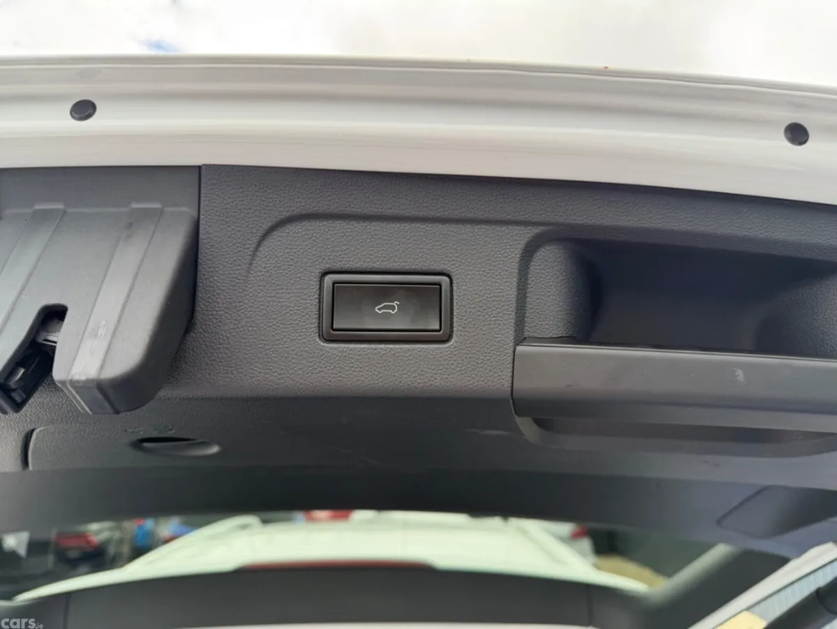 Volkswagen Touran MPV, Diesel, 2019, White
