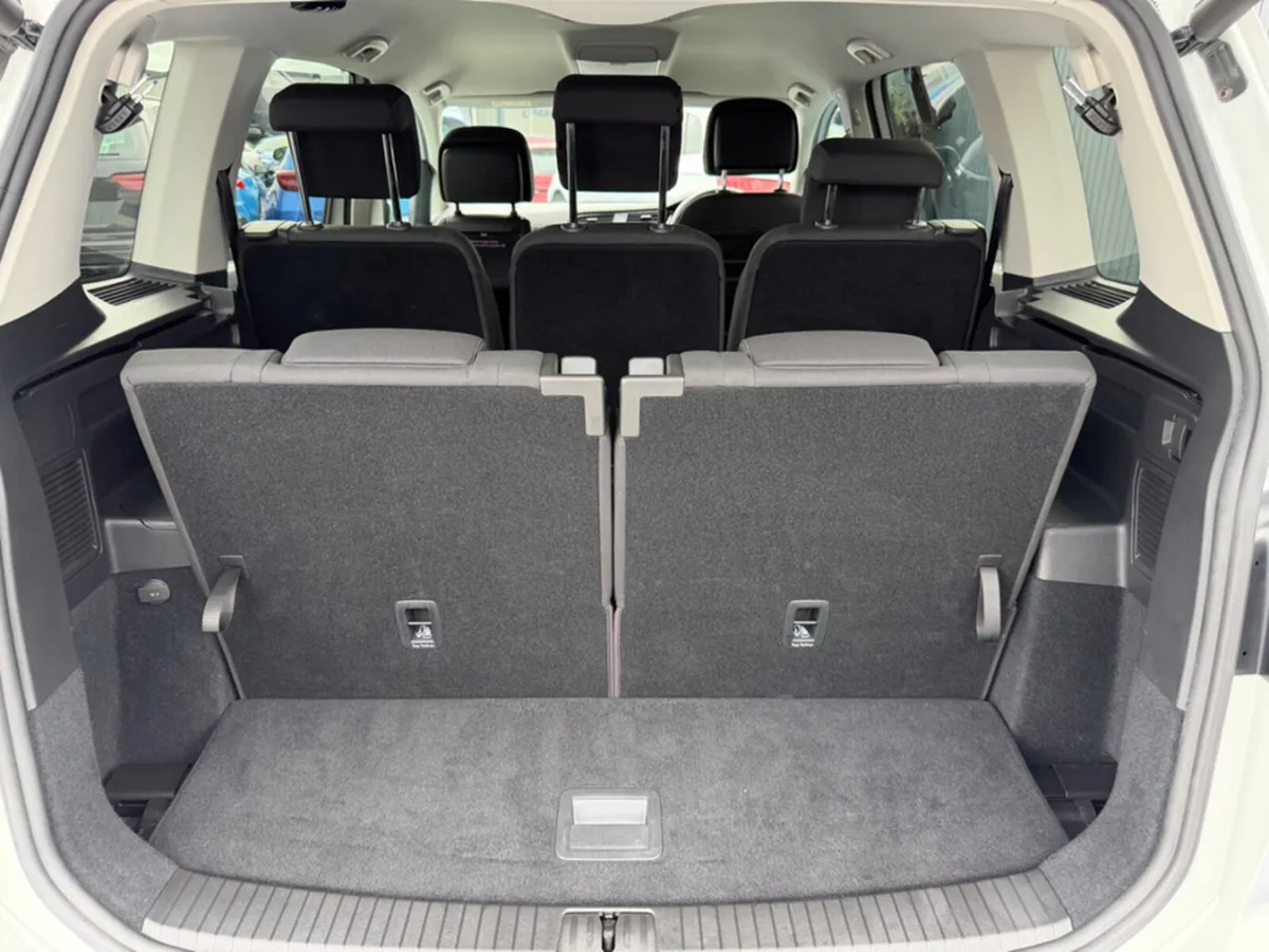 Volkswagen Touran MPV, Diesel, 2019, White