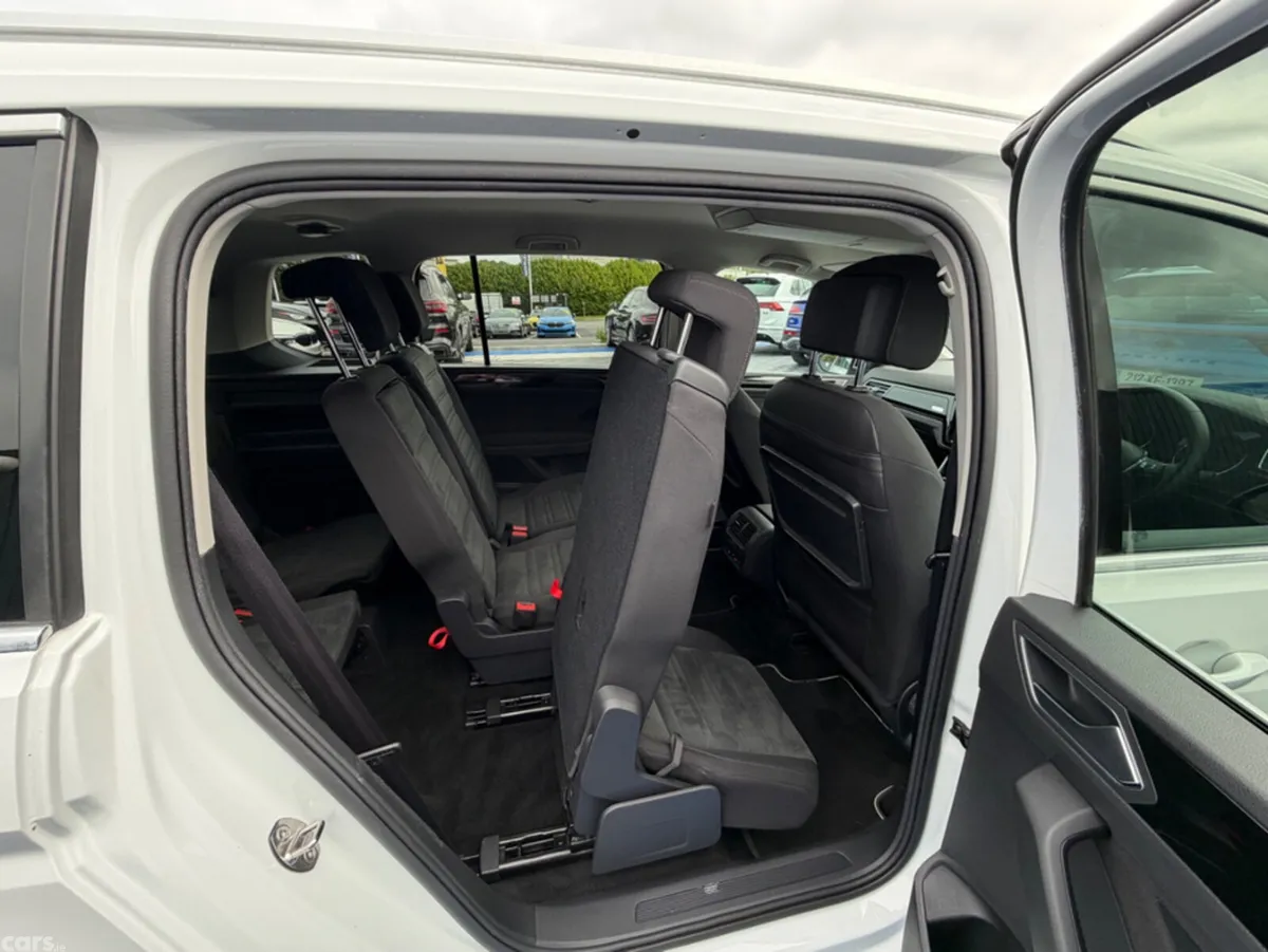 Volkswagen Touran MPV, Diesel, 2019, White