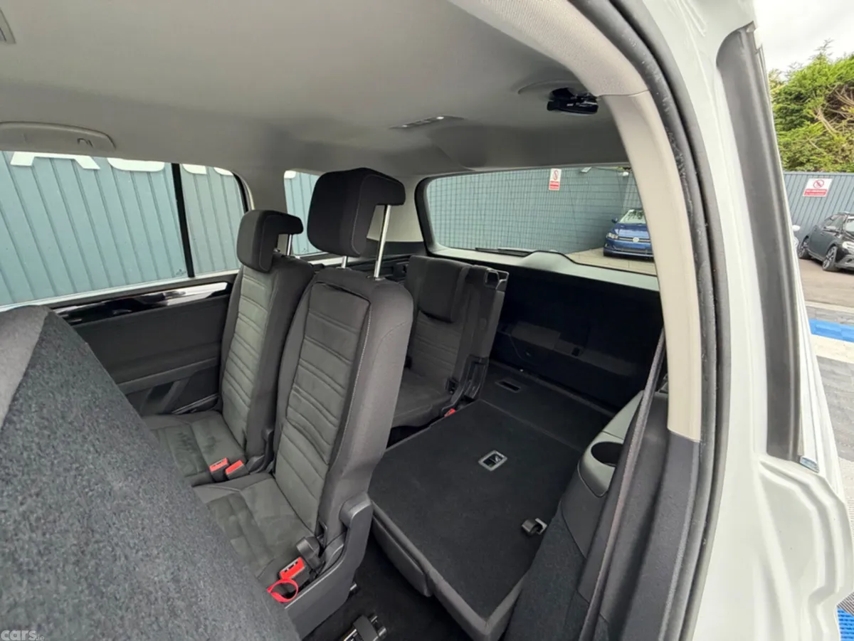 Volkswagen Touran MPV, Diesel, 2019, White