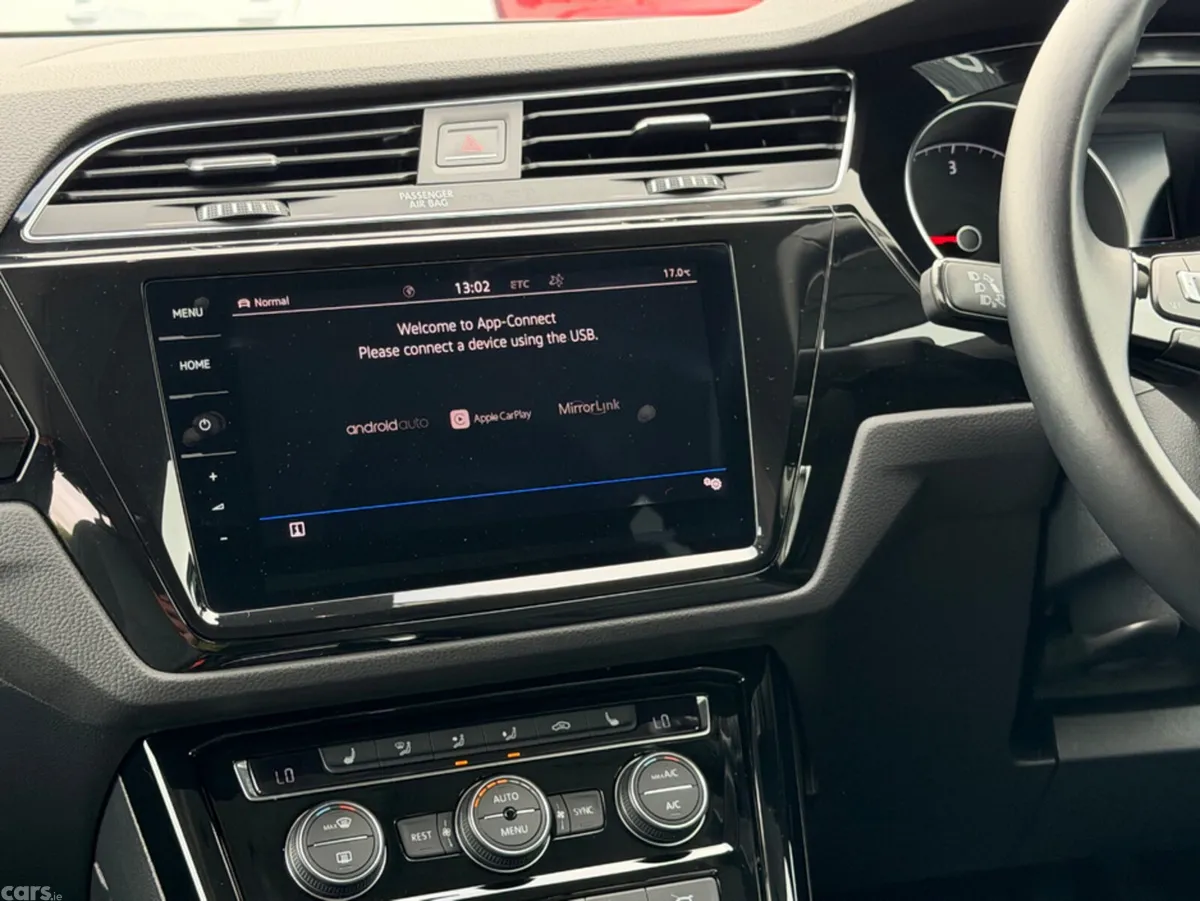 Volkswagen Touran MPV, Diesel, 2019, White