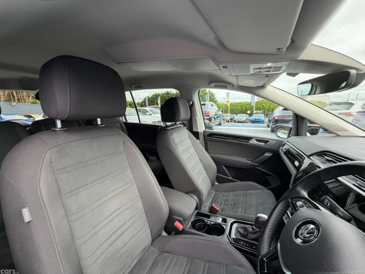 Volkswagen Touran MPV, Diesel, 2019, White
