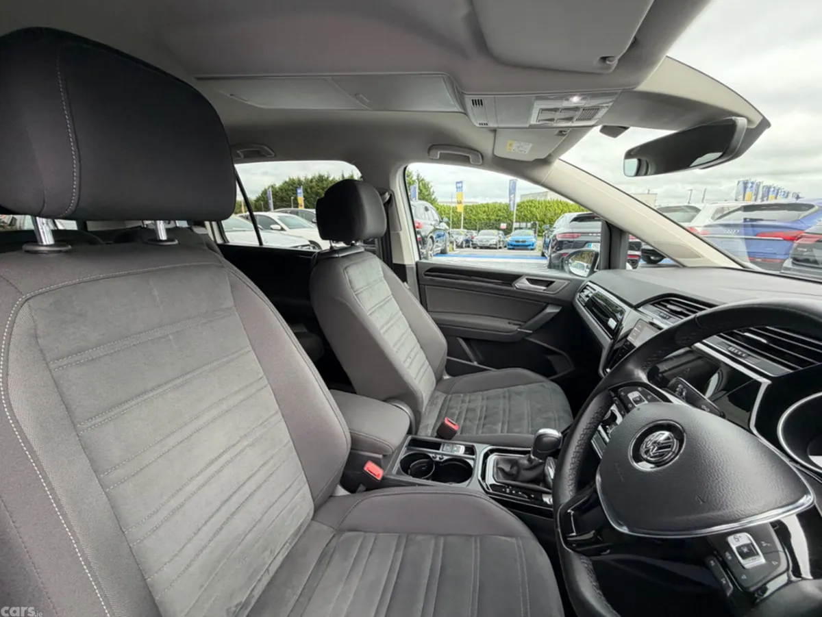 Volkswagen Touran MPV, Diesel, 2019, White
