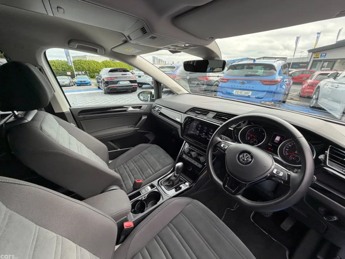 Volkswagen Touran MPV, Diesel, 2019, White
