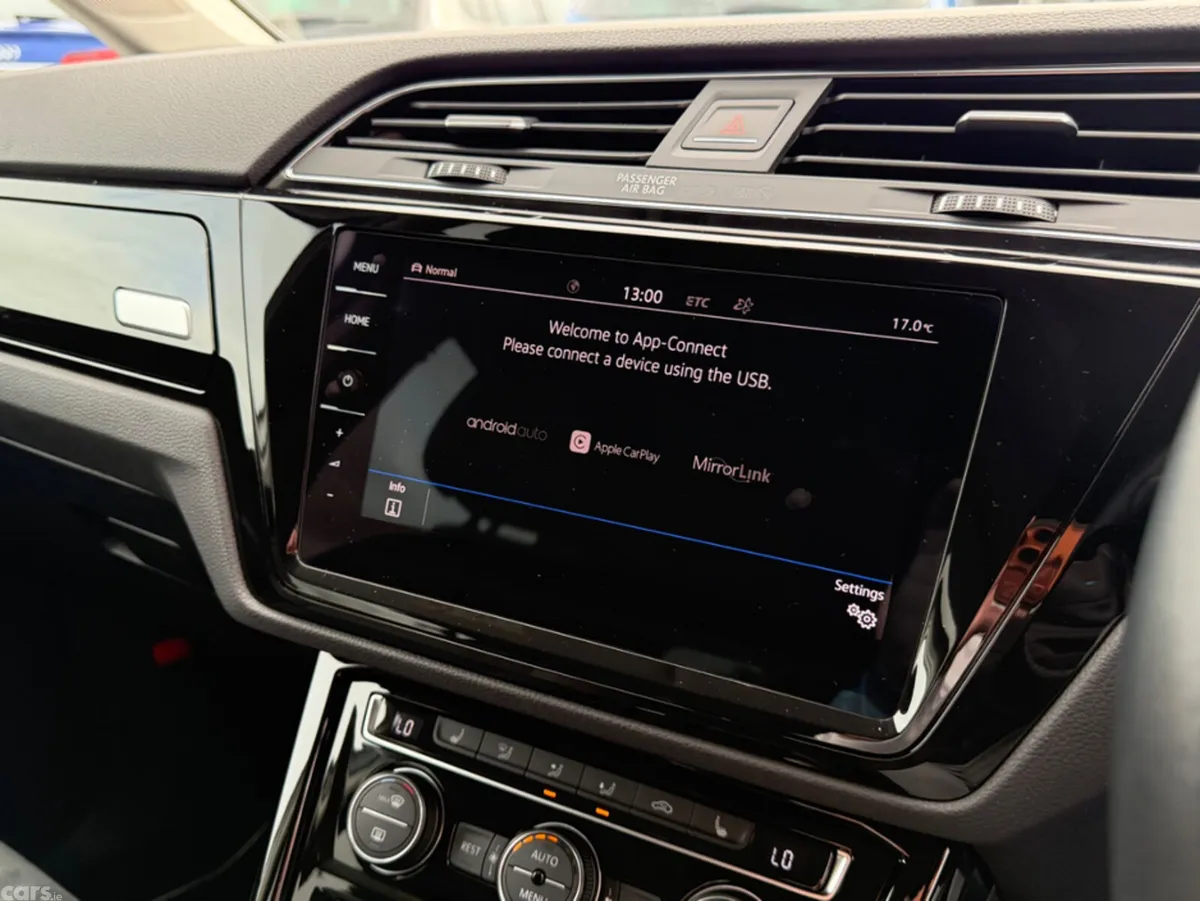 Volkswagen Touran MPV, Diesel, 2019, White