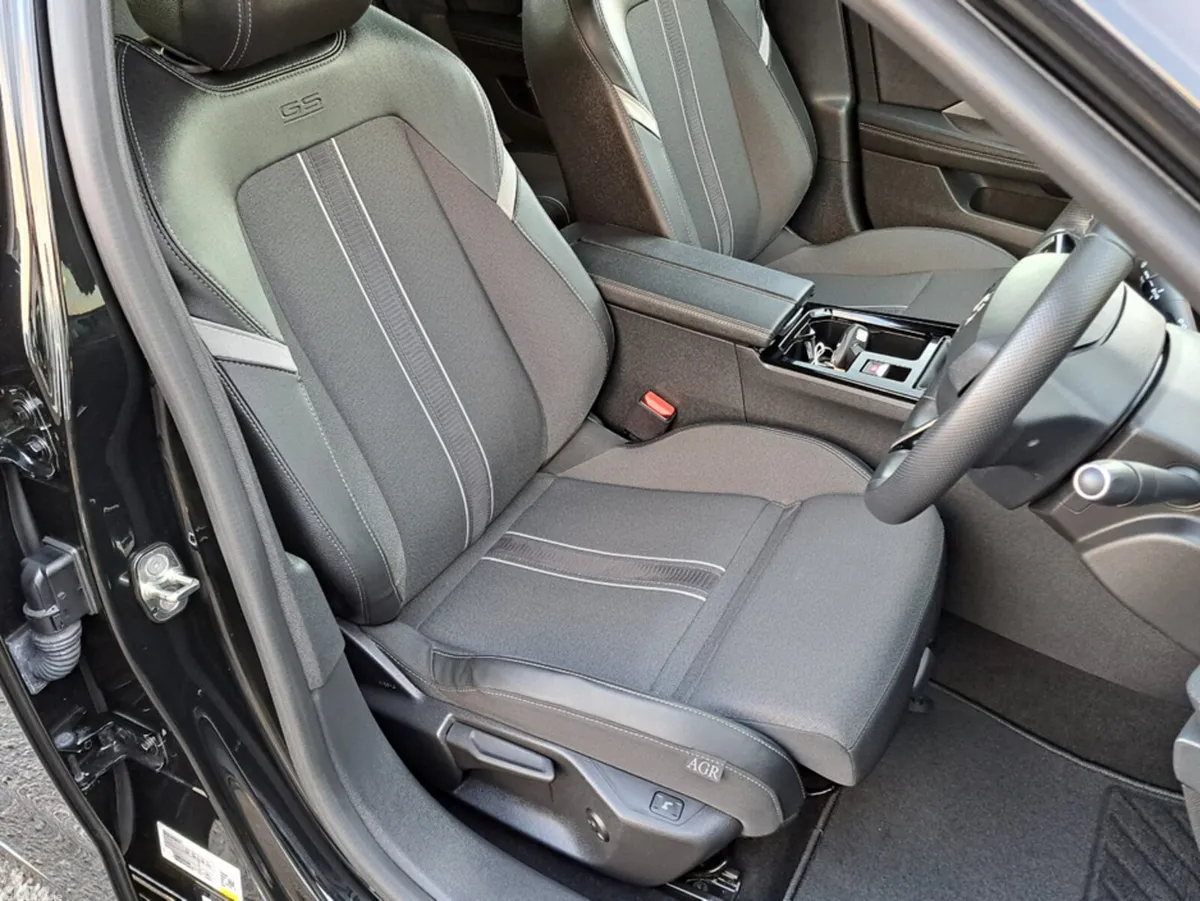Opel Astra Hatchback, Petrol, 2023, Black