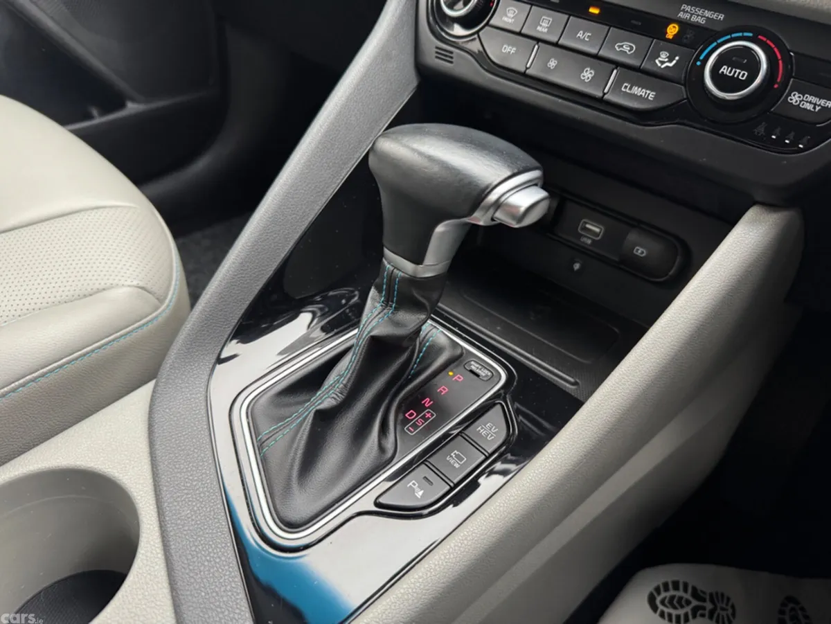 Kia Niro SUV, Petrol Plug-in Hybrid, 2020, Red
