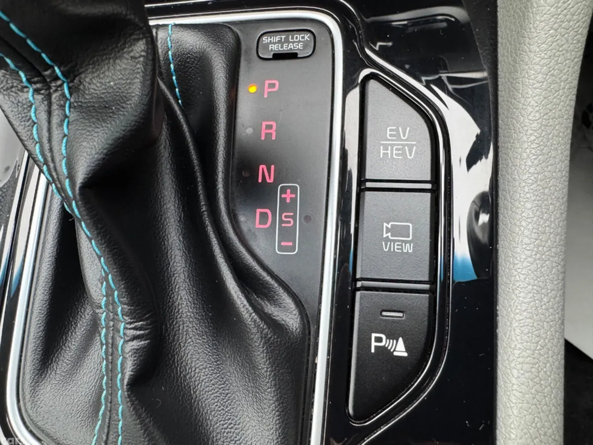 Kia Niro SUV, Petrol Plug-in Hybrid, 2020, Red