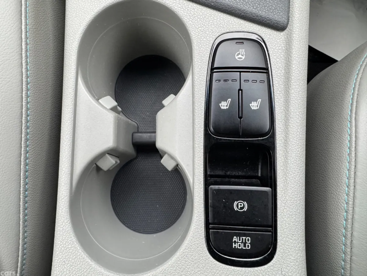 Kia Niro SUV, Petrol Plug-in Hybrid, 2020, Red