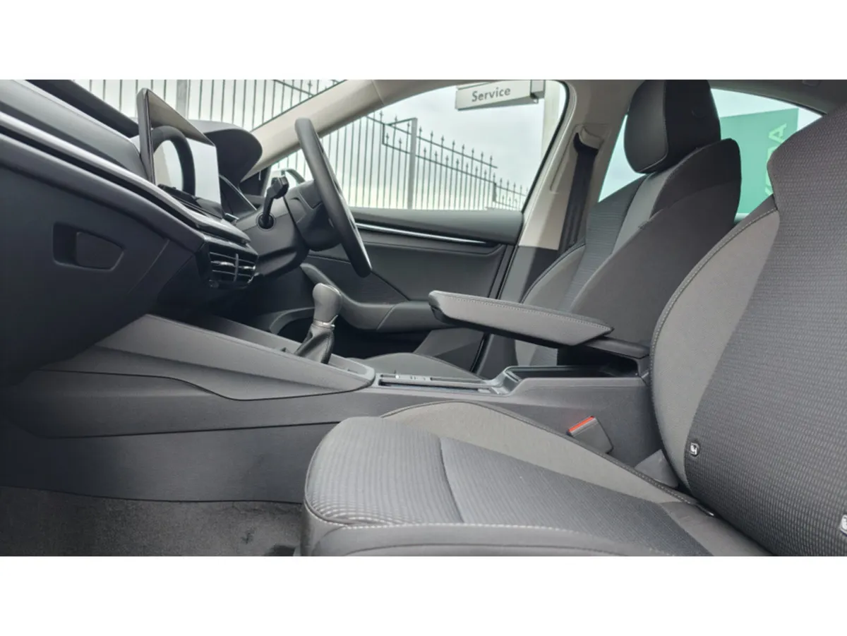 Skoda Octavia Hatchback, Unknown, 2026, White