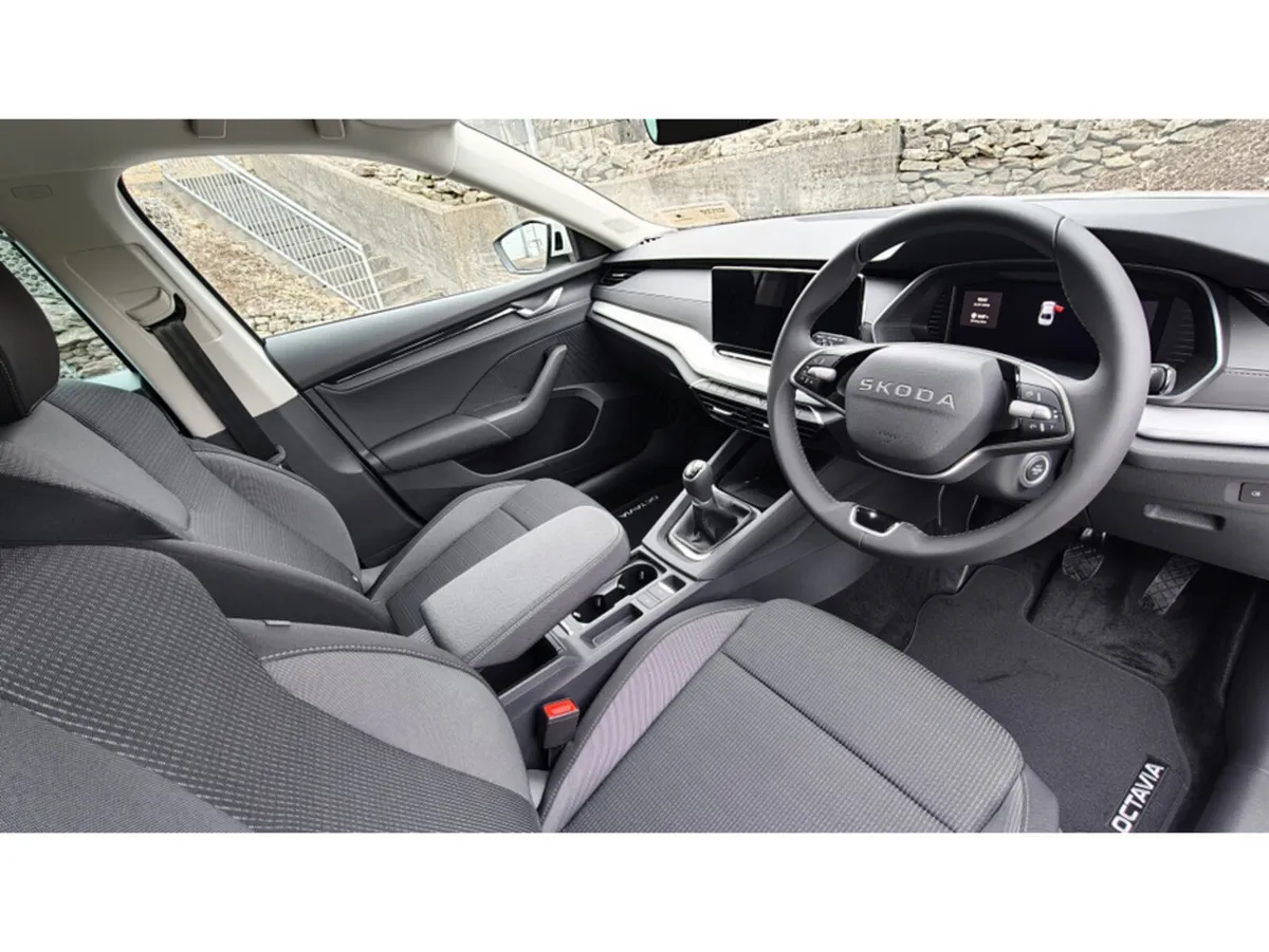 Skoda Octavia Hatchback, Unknown, 2026, White