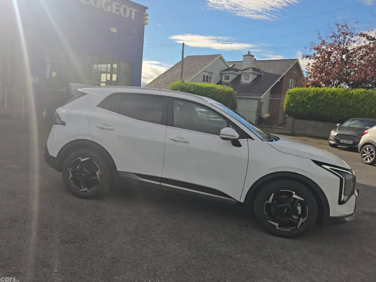 Kia Sportage MPV, Diesel Hybrid, 2026, White