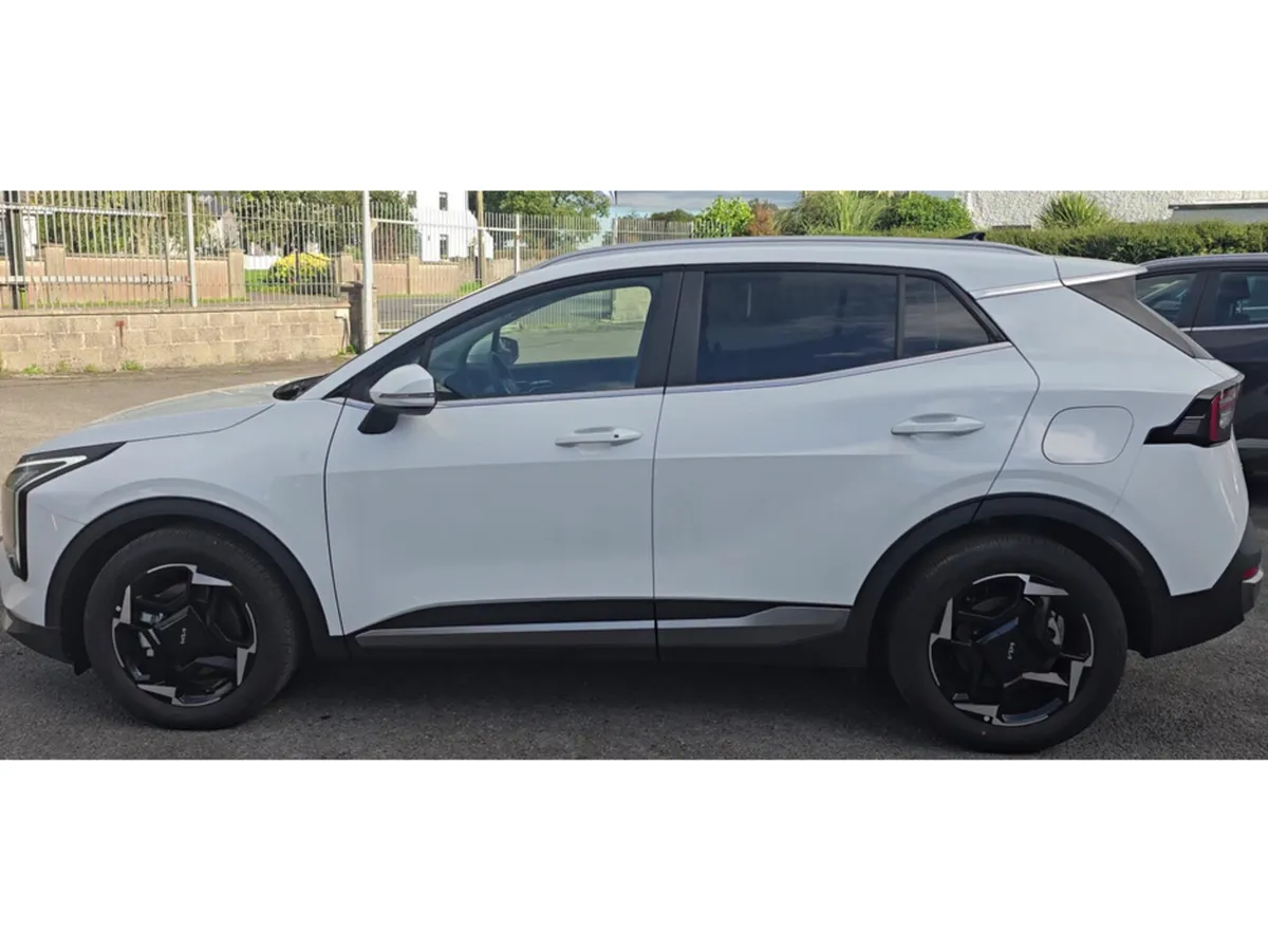 Kia Sportage MPV, Diesel Hybrid, 2026, White