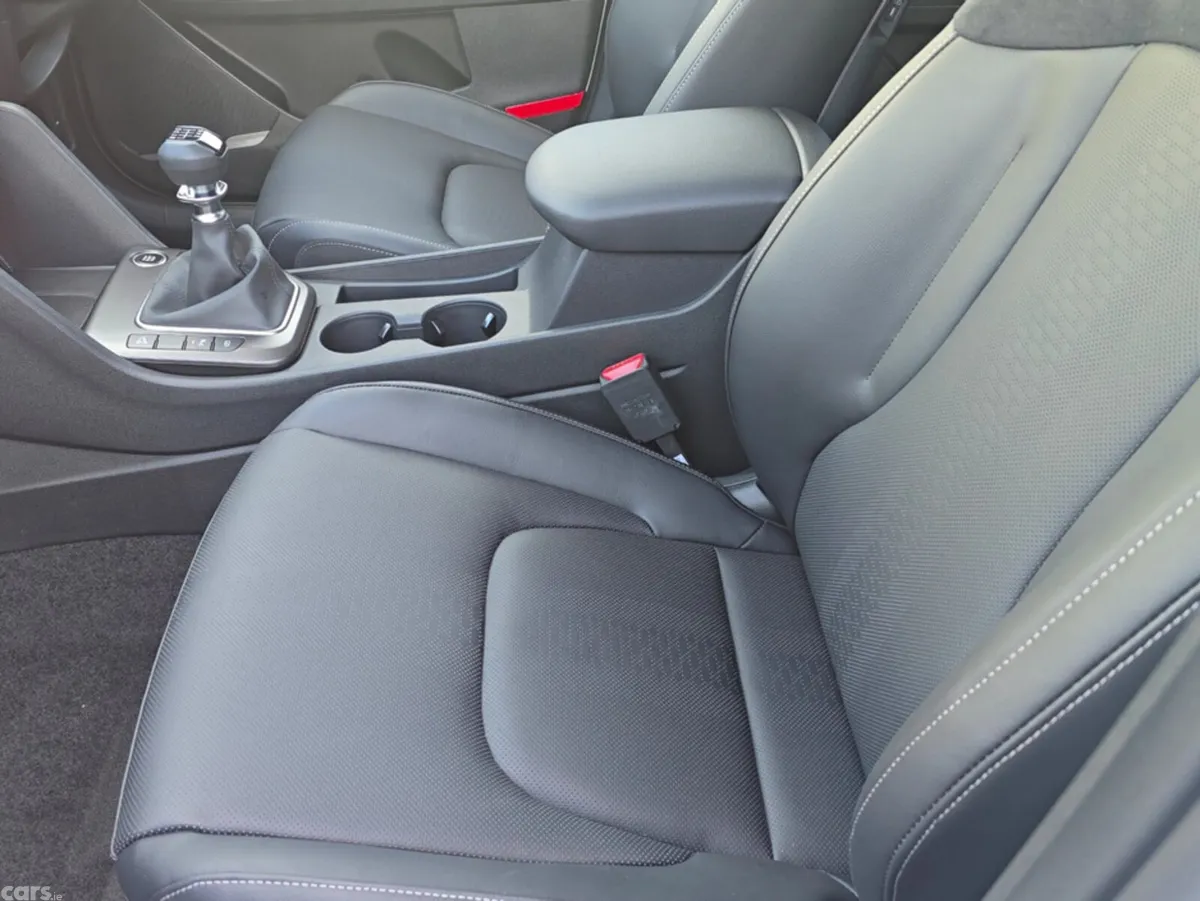 Kia Sportage MPV, Diesel Hybrid, 2026, White