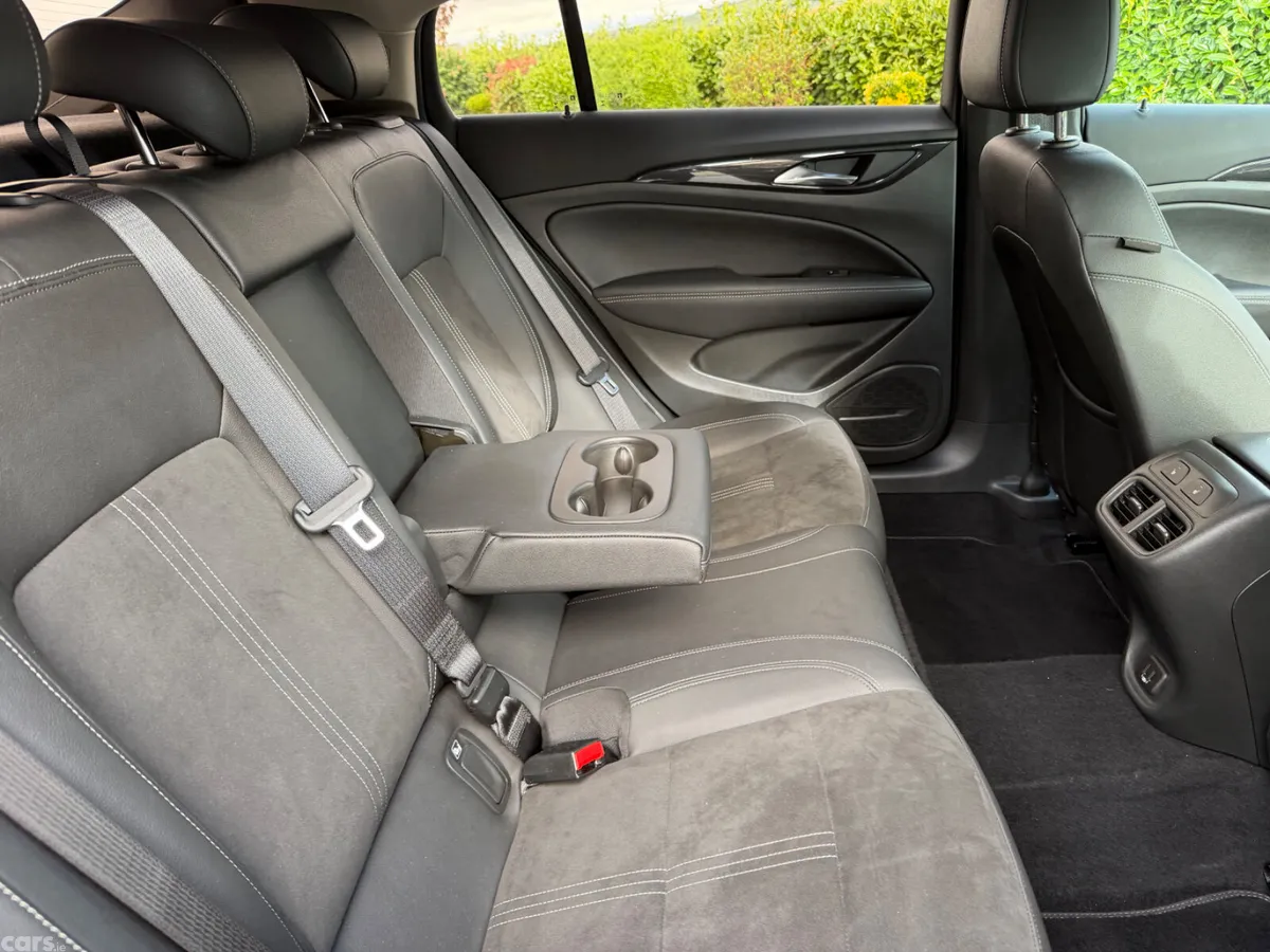 Opel Insignia Hatchback, Diesel, 2022, Grey