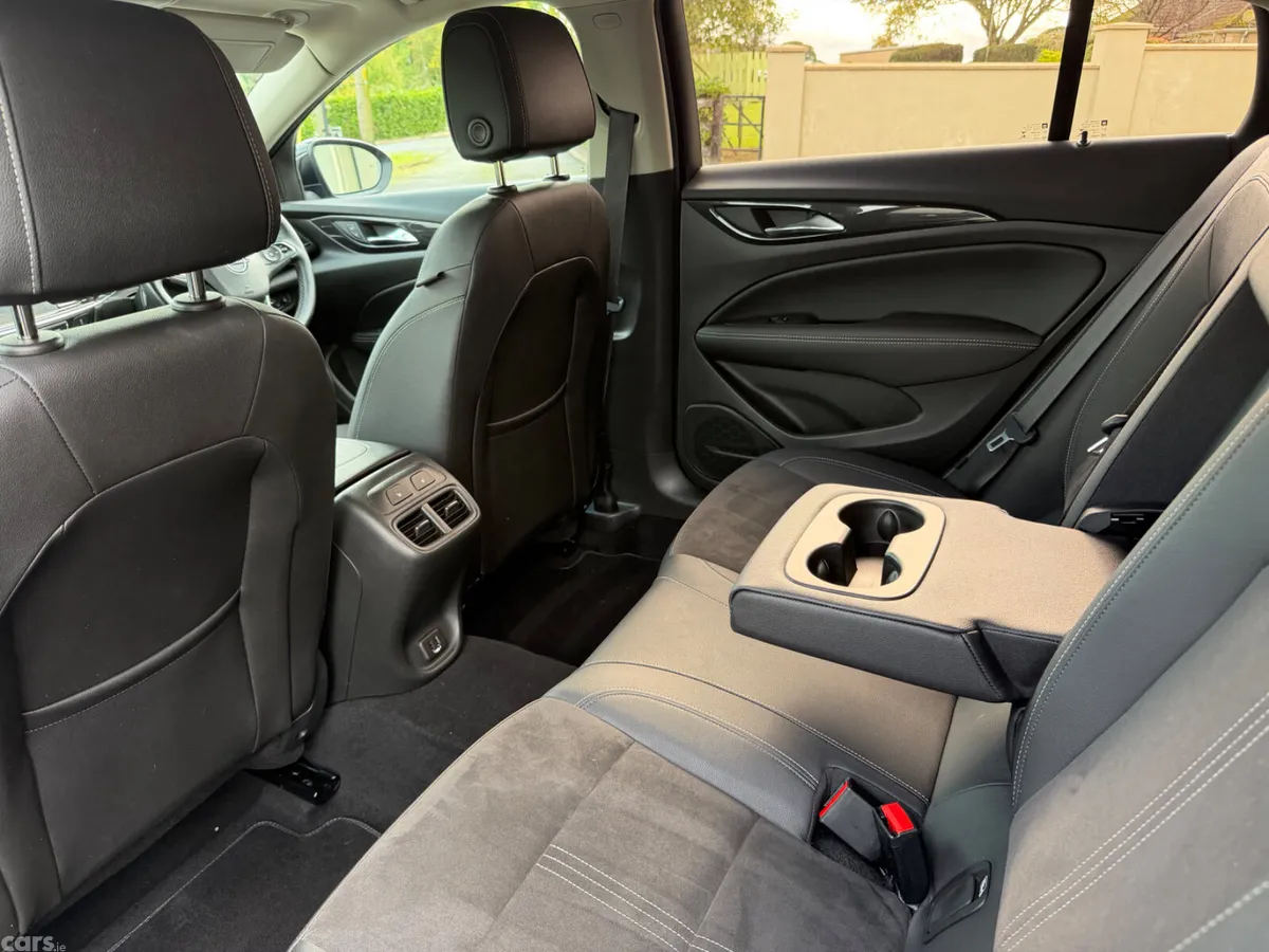 Opel Insignia Hatchback, Diesel, 2022, Grey