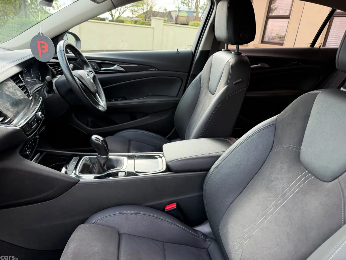 Opel Insignia Hatchback, Diesel, 2022, Grey