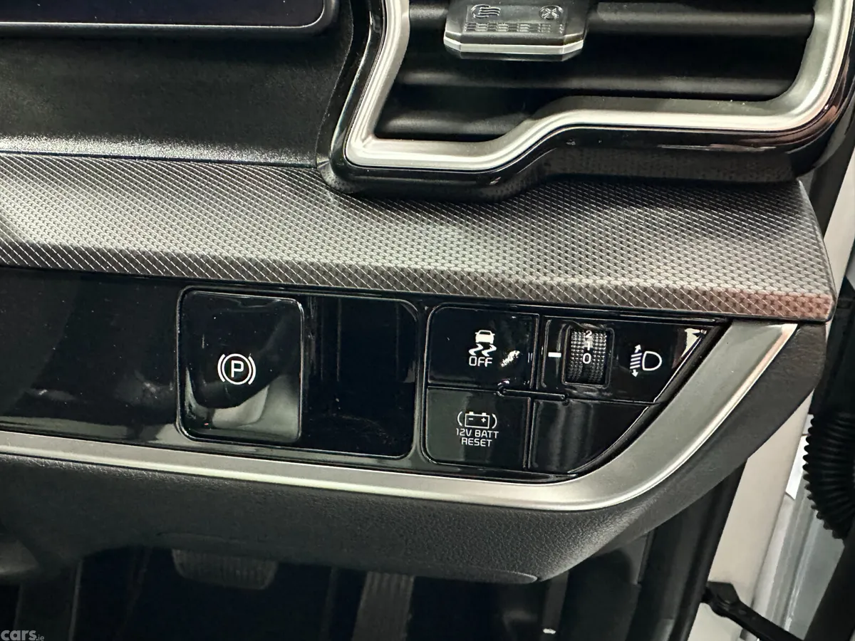 Kia Sportage SUV, Petrol Hybrid, 2024, White