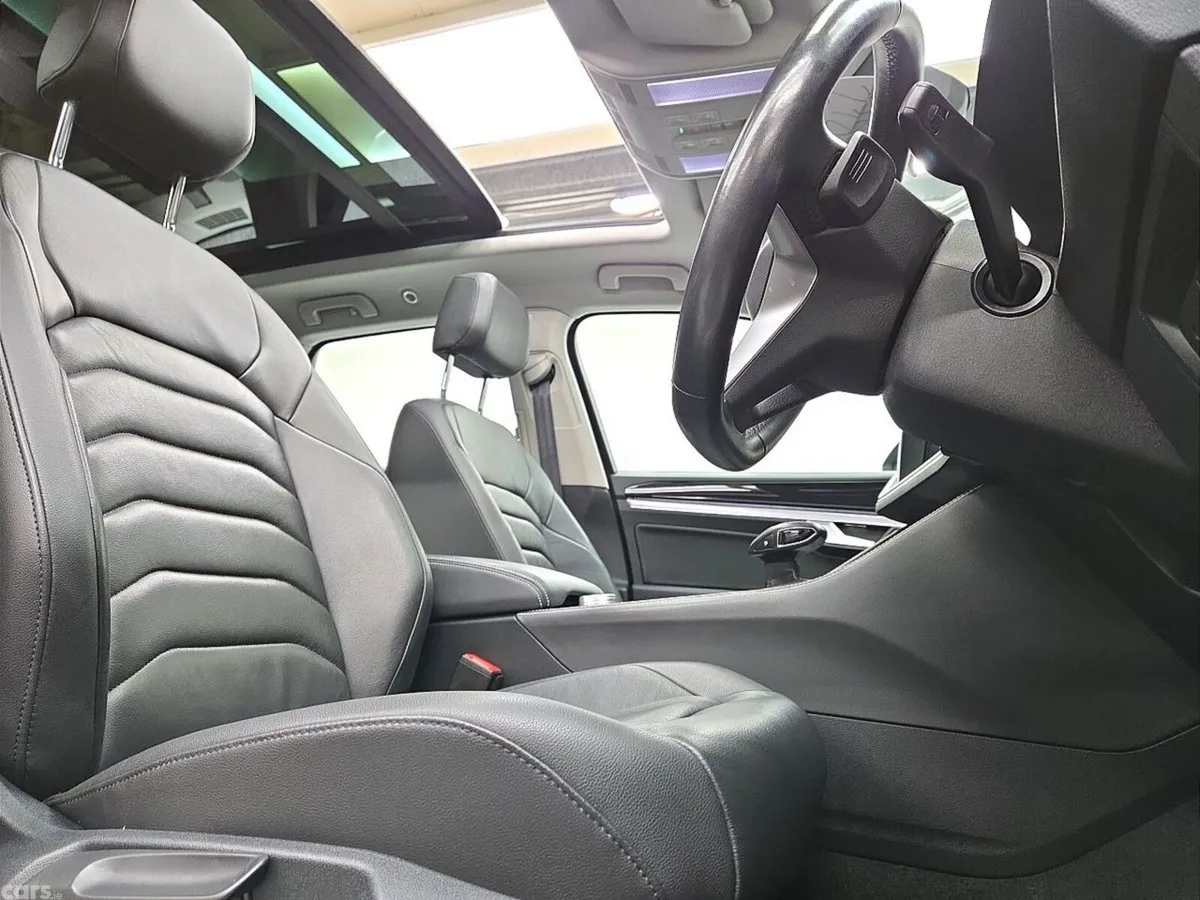Volkswagen Touareg SUV, Petrol Hybrid, 2023, Black