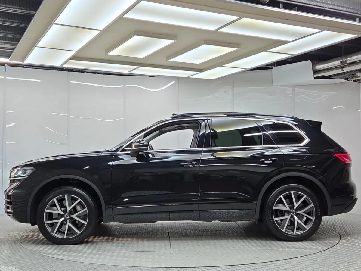 Volkswagen Touareg SUV, Petrol Hybrid, 2023, Black