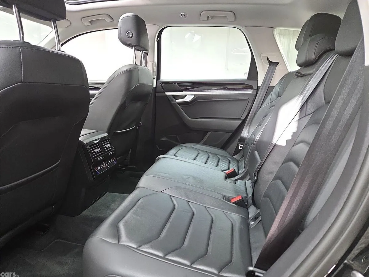 Volkswagen Touareg SUV, Petrol Hybrid, 2023, Black