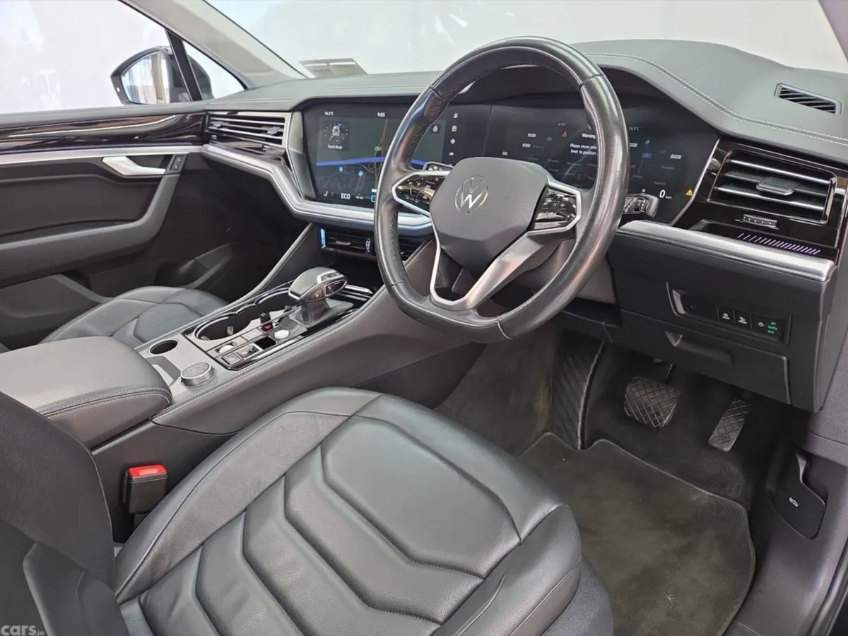 Volkswagen Touareg SUV, Petrol Hybrid, 2023, Black