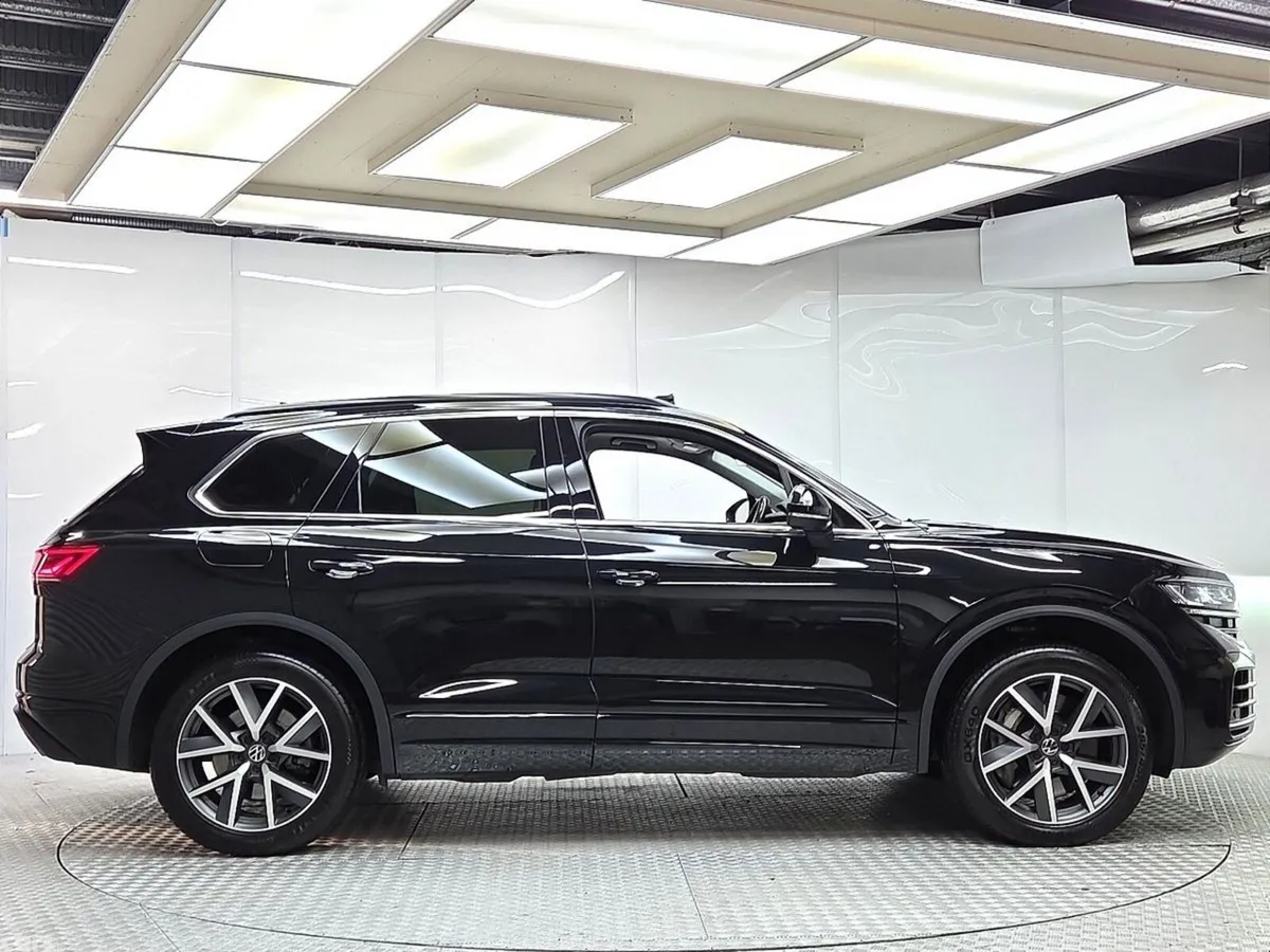 Volkswagen Touareg SUV, Petrol Hybrid, 2023, Black