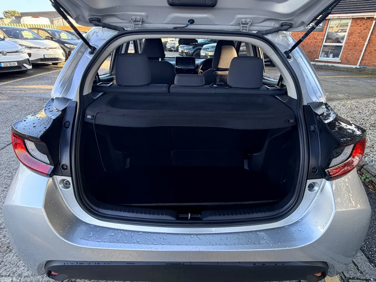 Toyota Yaris Hatchback, Petrol Hybrid, 2024, Grey
