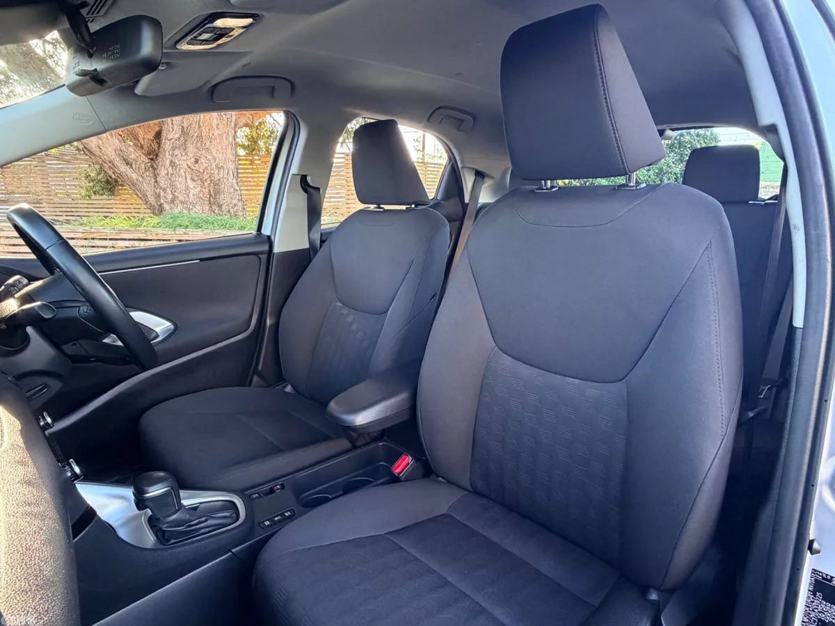 Toyota Yaris Hatchback, Petrol Hybrid, 2024, Grey