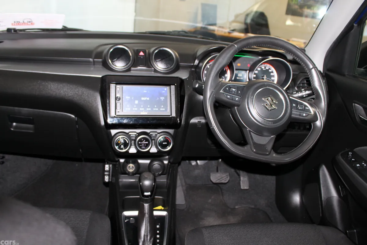 Suzuki Swift Hatchback, Petrol, 2017, Blue