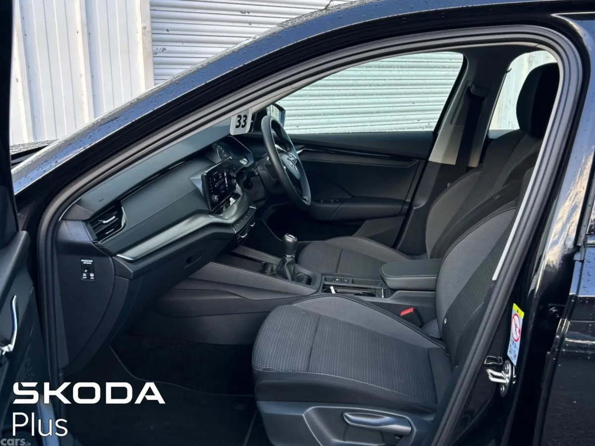 Skoda Octavia Saloon, Diesel, 2023, Black