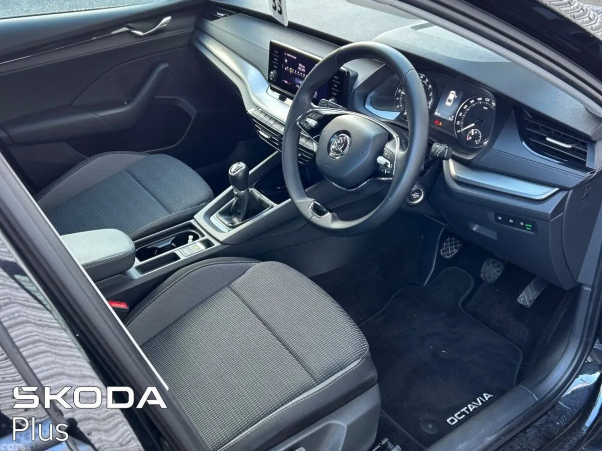 Skoda Octavia Saloon, Diesel, 2023, Black