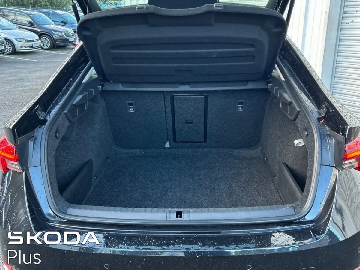 Skoda Octavia Saloon, Diesel, 2023, Black