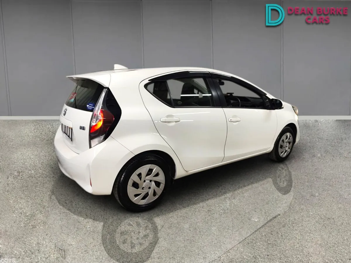 Toyota Aqua Hatchback, Petrol Hybrid, 2021, White