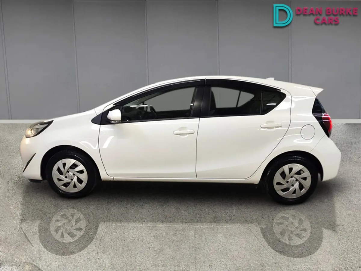 Toyota Aqua Hatchback, Petrol Hybrid, 2021, White