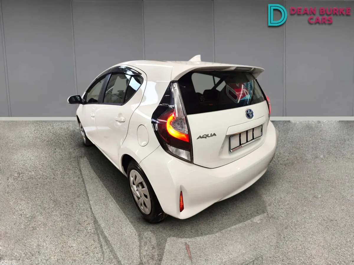 Toyota Aqua Hatchback, Petrol Hybrid, 2021, White