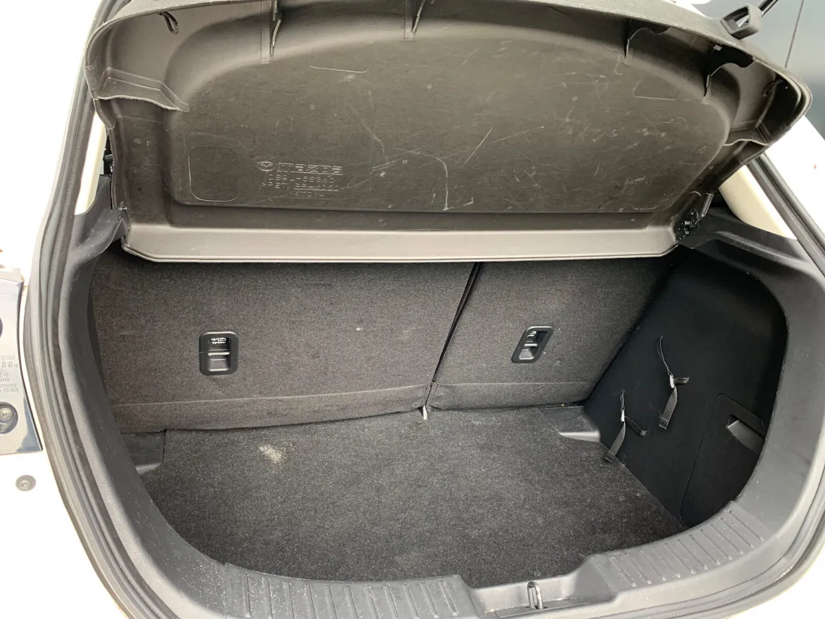 Mazda Mazda2 Hatchback, Petrol, 2016, White