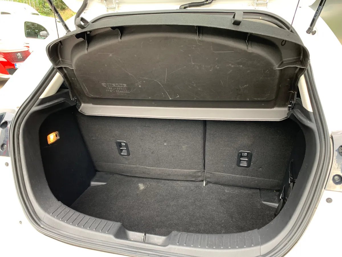 Mazda Mazda2 Hatchback, Petrol, 2016, White